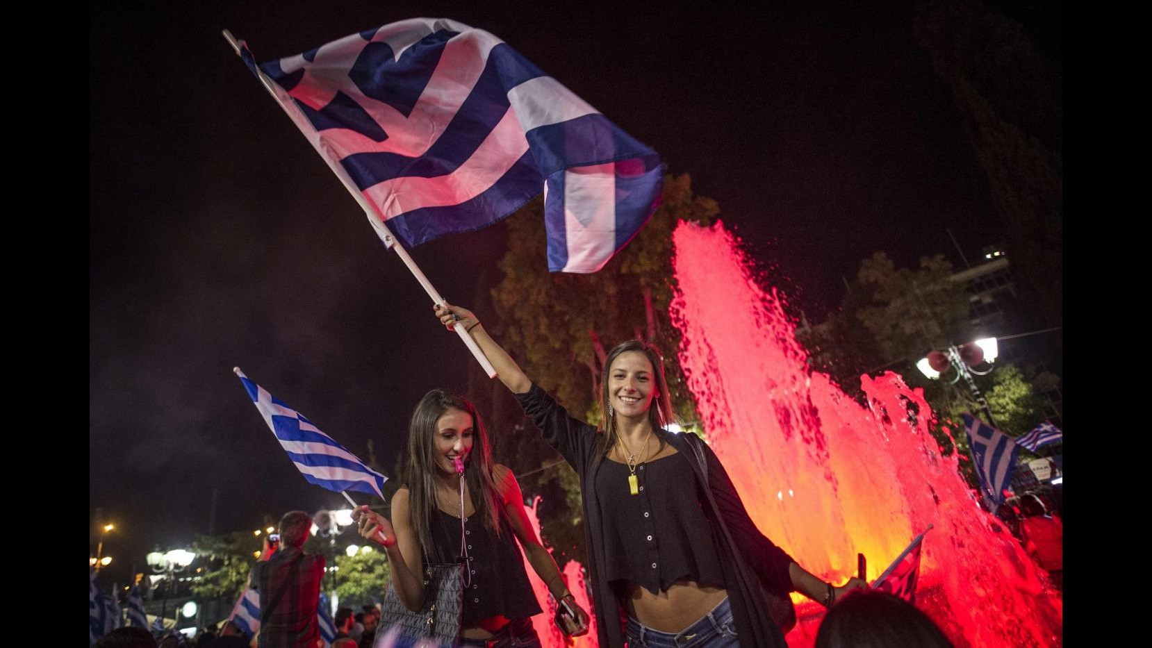 La Grecia dice ‘no’ ai creditoriFesta ad Atene, Tsipras: Trattare anche su debito
