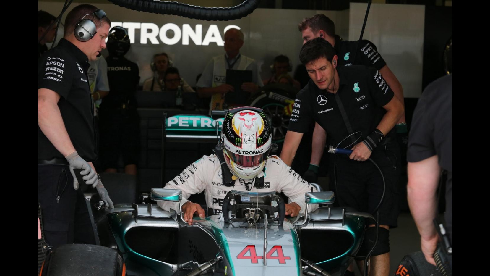 F1, Gp Gran Bretagna: Hamilton trionfa a Silverstone, Vettel terzo