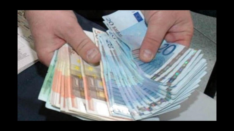 Pistoia, prelievi irregolari al bancomat: denunciate due badanti