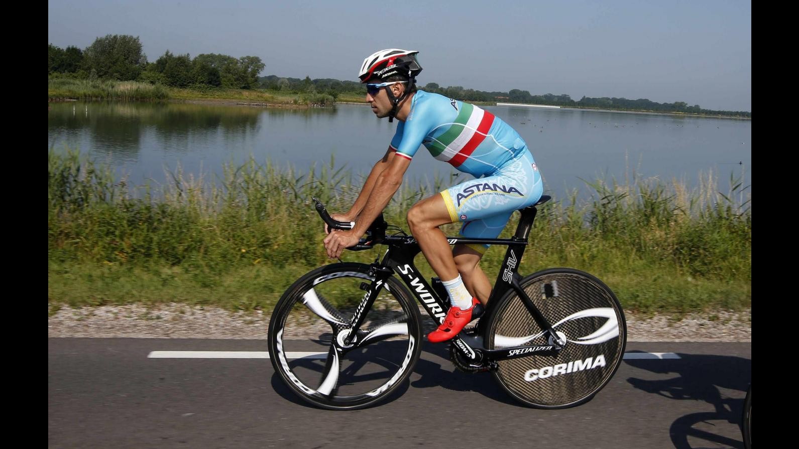 Tour de France, 1/a tappa e maglia gialla a Dennis. Nibali il migliore tra i big