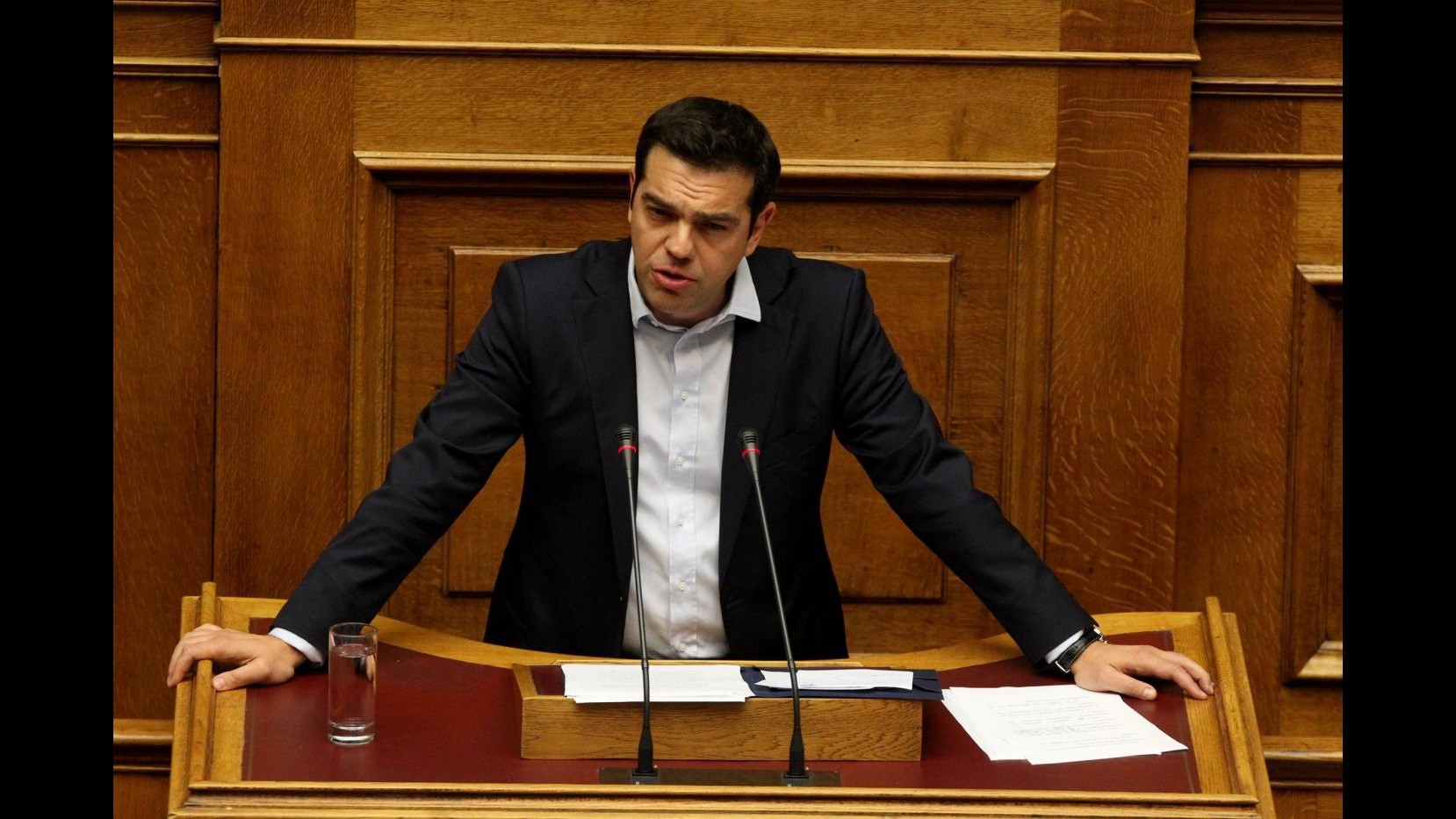 Grecia, appello di Tsipras a piazza Syntagma“Decidiamo di vivere con dignità in Europa”