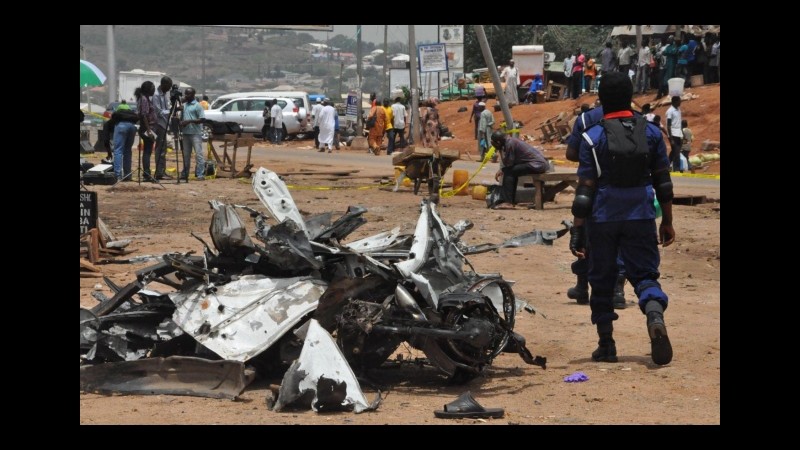 Nigeria, doppio attacco suicida lungo strada per Maiduguri: 10 morti