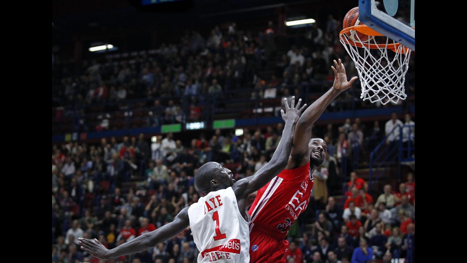 Basket Serie A, Milano domina derby con Varese. Reggio, Pistoia e Trento prime