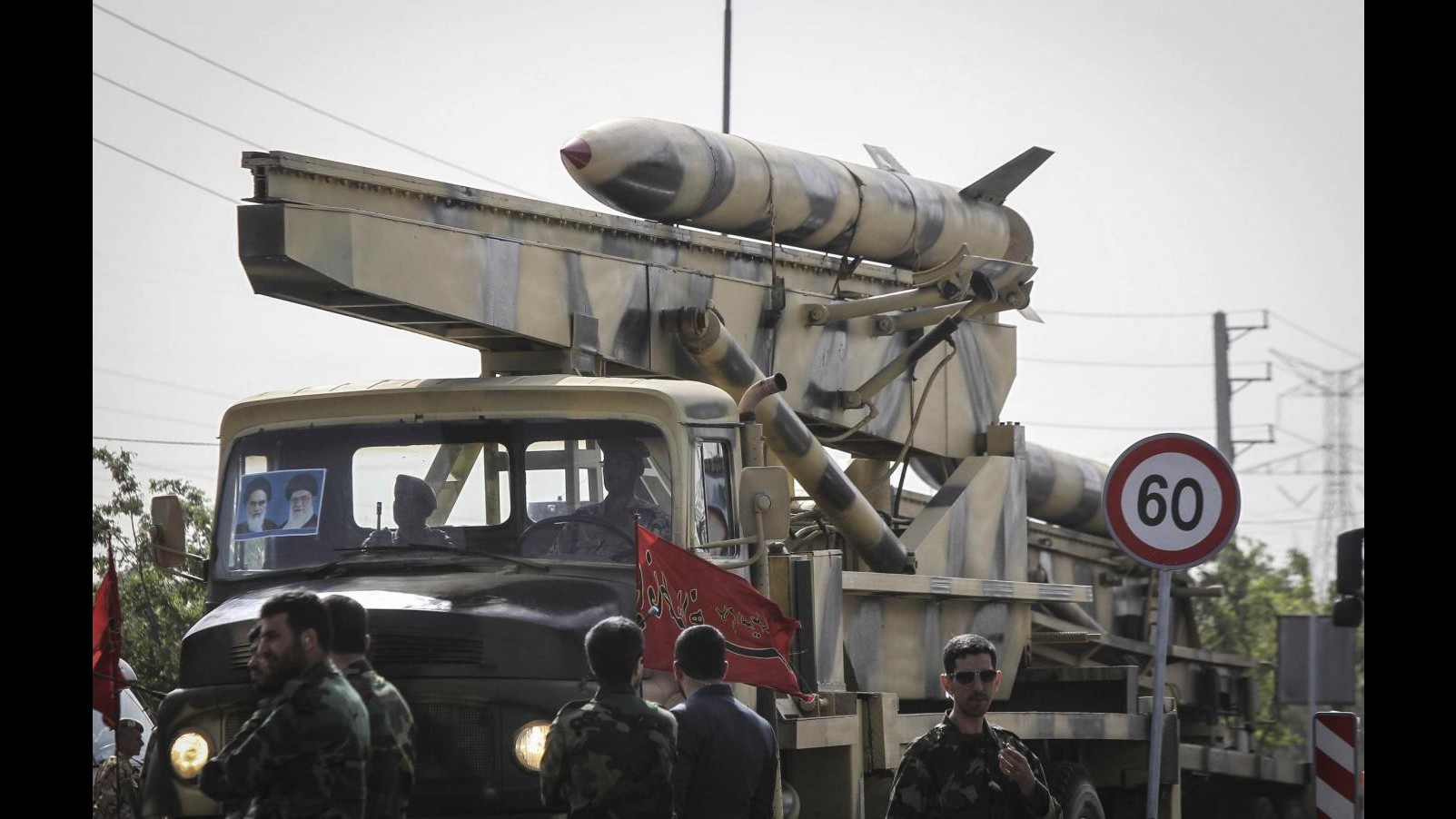 Iran, testato con successo nuovo missile a lungo raggio