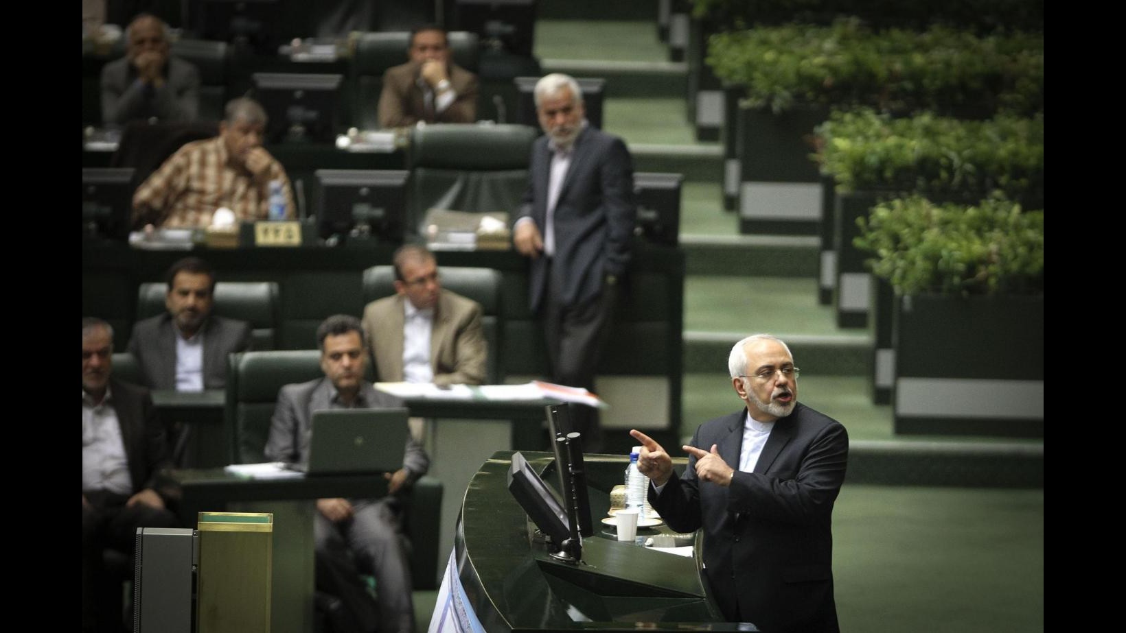 Iran, accordo nucleare: ok Parlamento Teheran ad applicazione