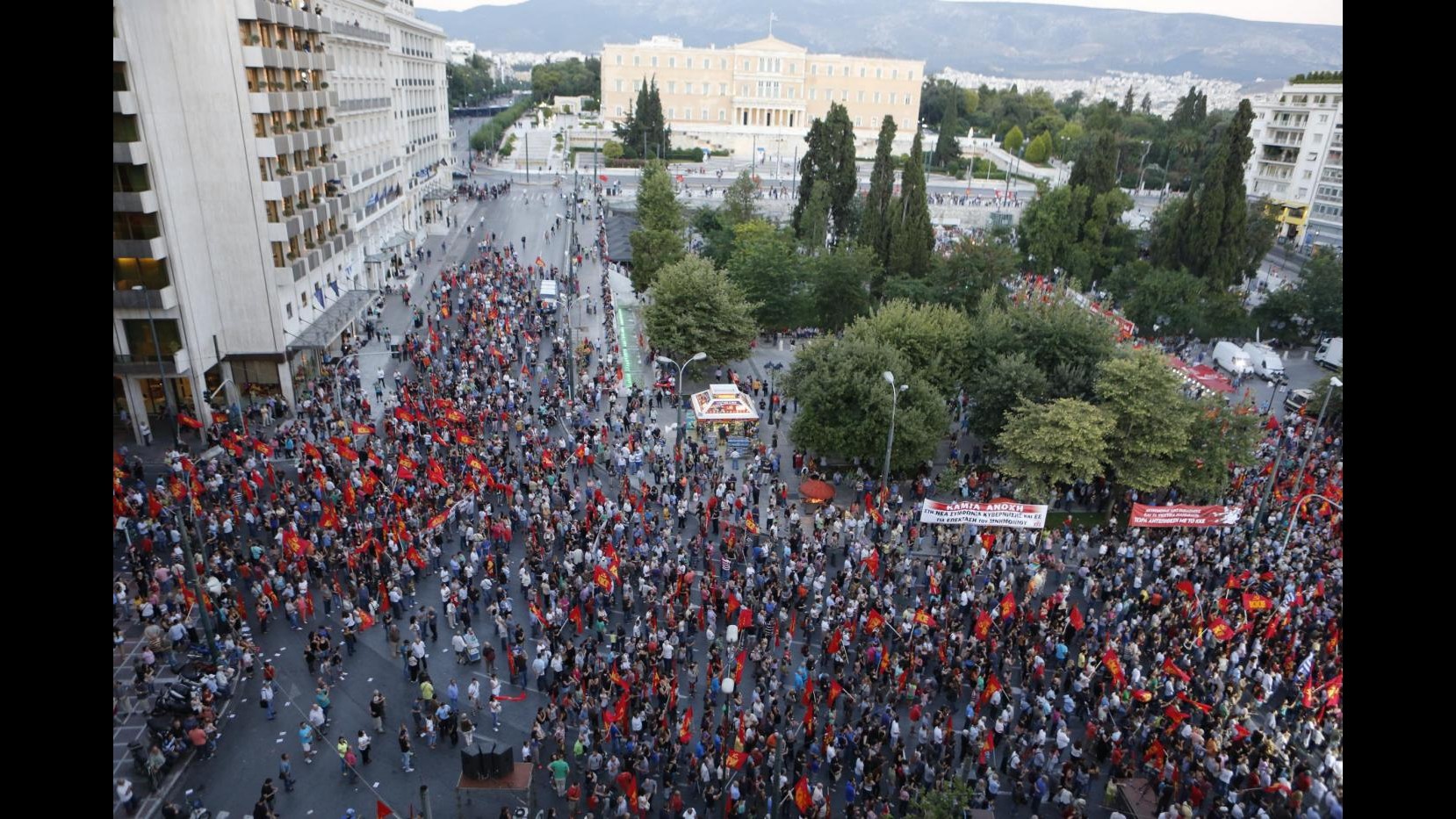 Grecia, attesa per manifestazioni parallele ad Atene su referendum