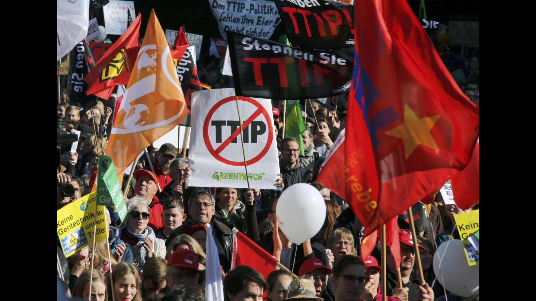 Ttip, almeno 100mila in marcia a Berlino contro accordo Usa-Ue