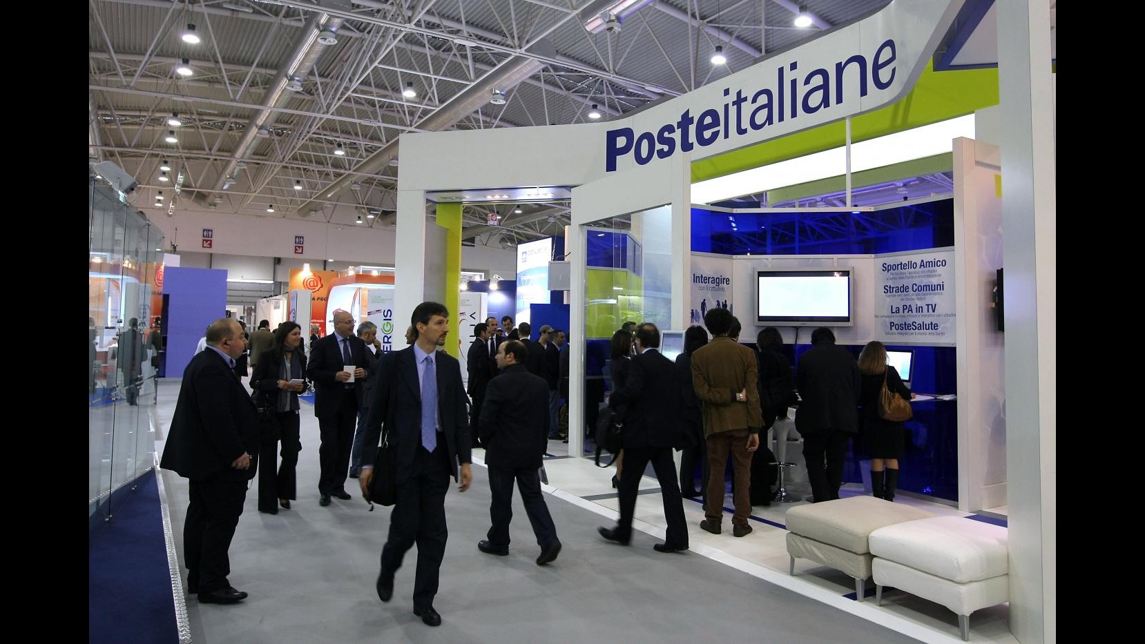Poste, Renzi: Vanno in Borsa, non è più luogo di schifezze dei politici