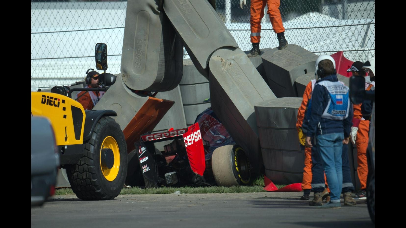 F1, Gp Russia: incidente per Sainz, annullate terze libere