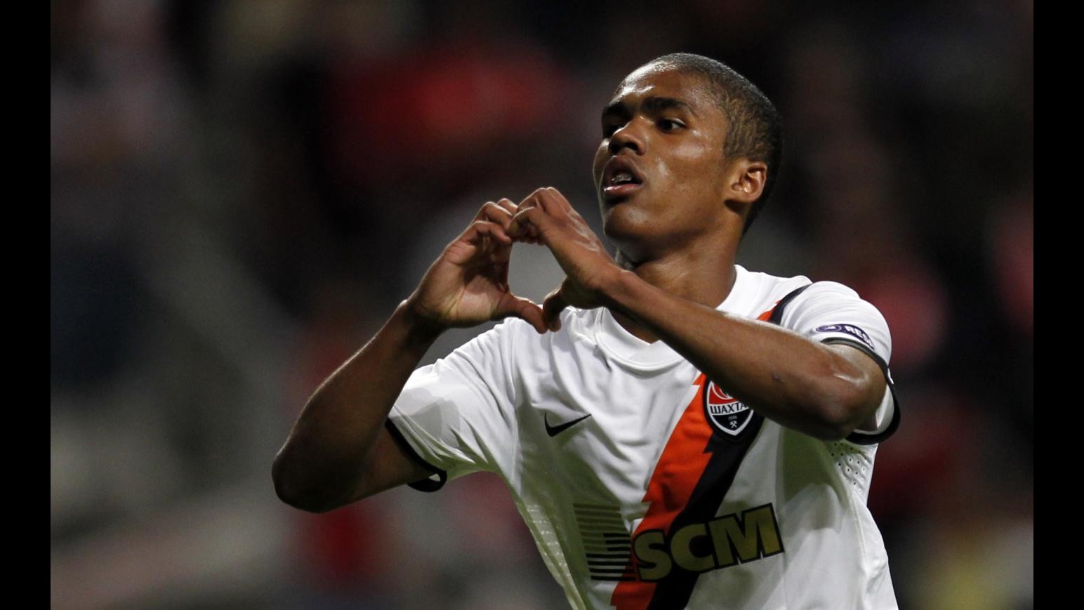 Calcio, Douglas Costa si accasa al Bayern Monaco