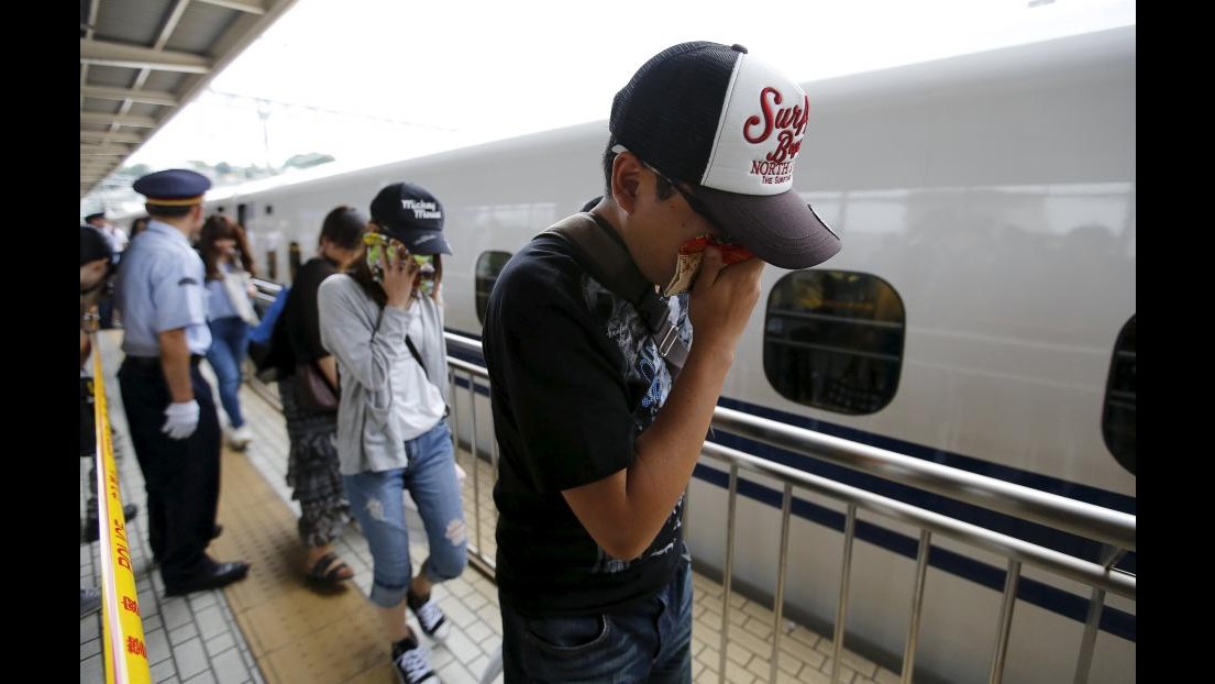 Giappone, uomo si dà fuoco sul treno proiettile: 2 persone morte