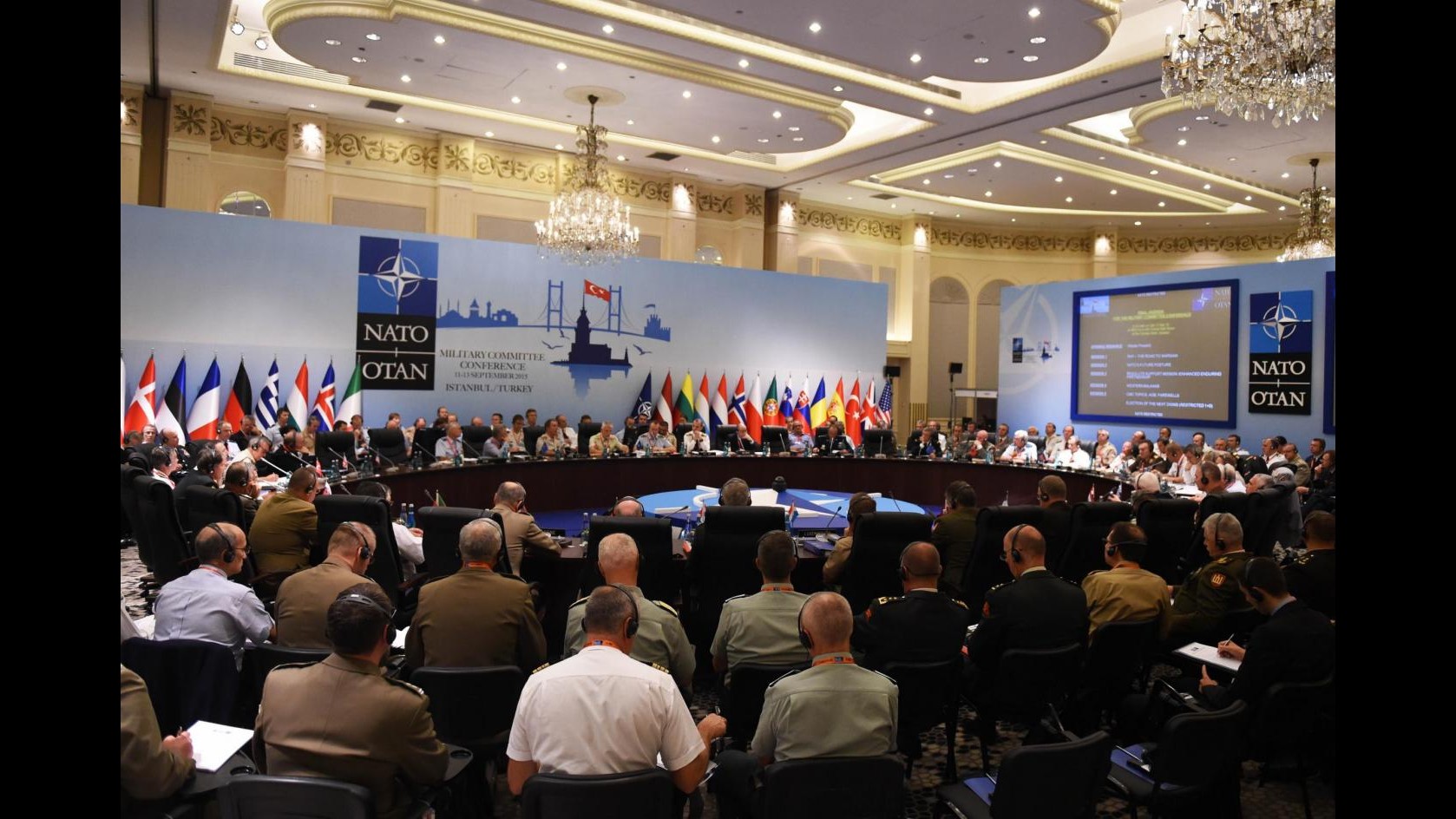 Nato: Russia non mira a Isis, sostiene Assad. Pronti ad invio truppe in Turchia