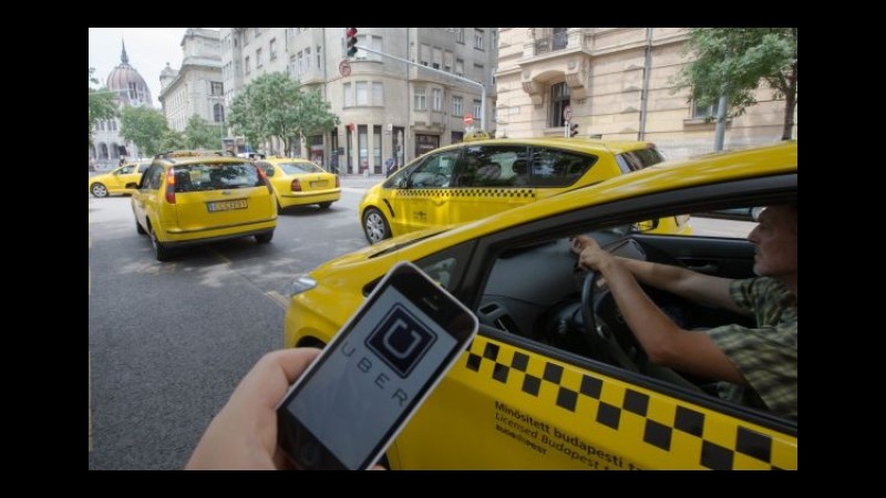 Francia, fermati dalla polizia i due responsabili di UberPop per ‘attività illegale’