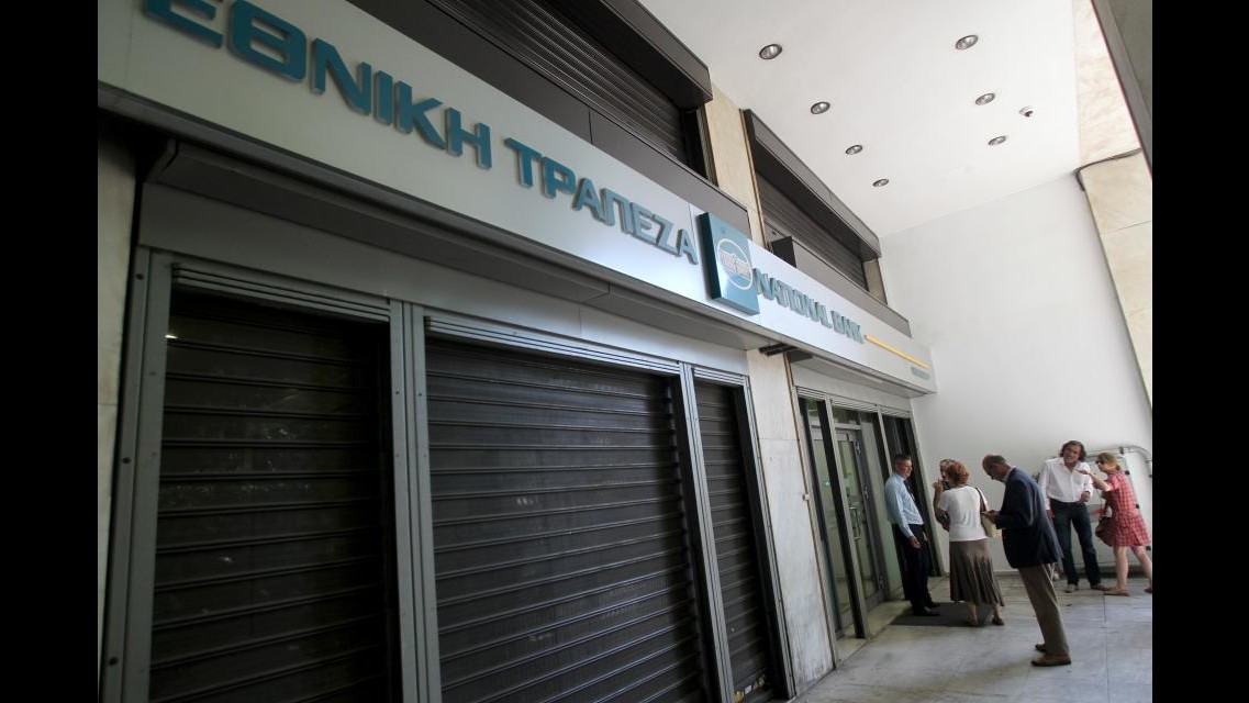 Grecia, riprendono gradualmente a funzionare gli sportelli bancomat