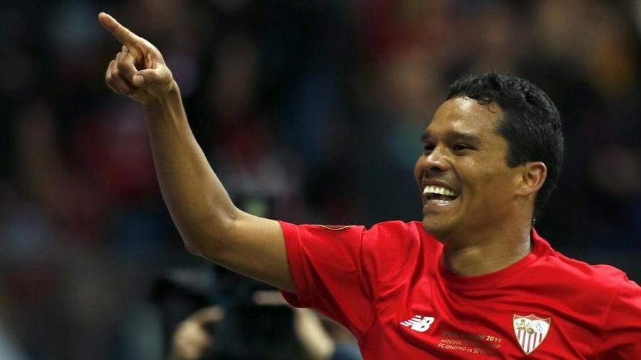 Bacca atterrato a Malpensa: Voglio riportare Milan in alto