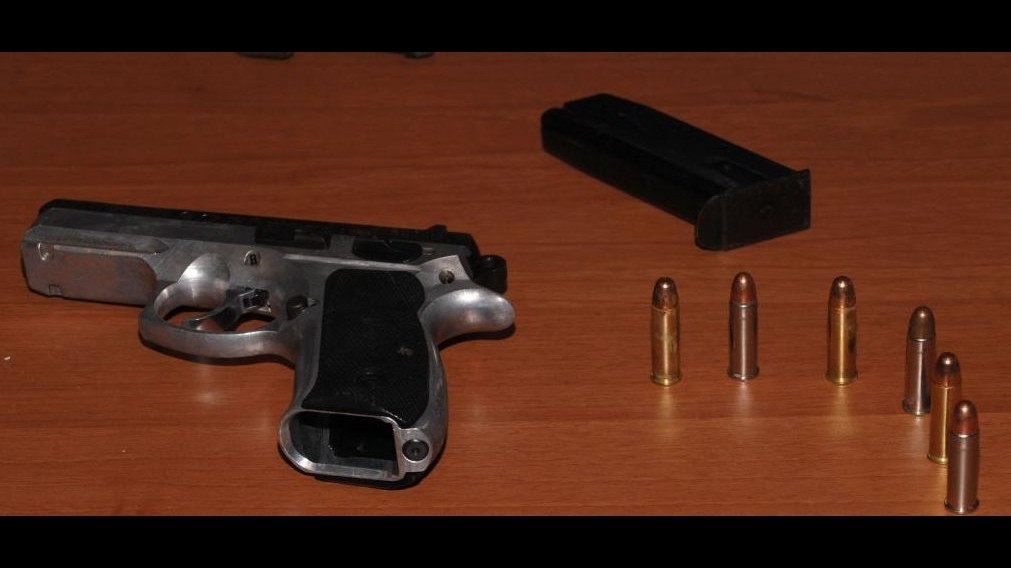 Catania, ritrovata una pistola e proiettili per revolver calibro 38 -  LaPresse