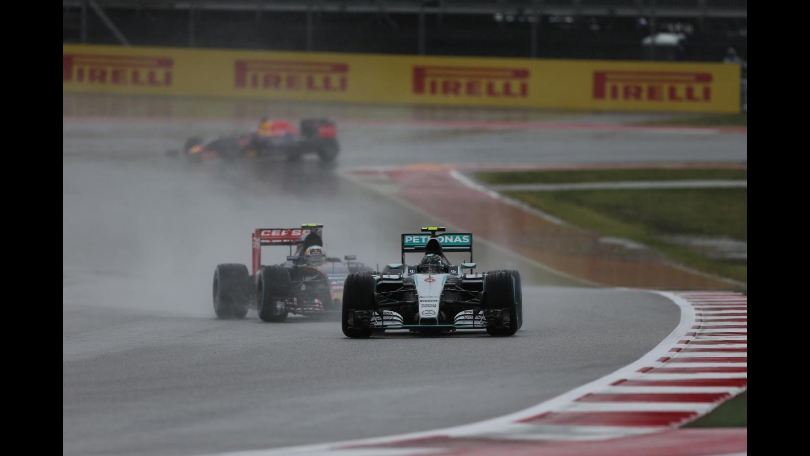 F1, qualifiche Gp Usa: Rosberg in pole, Q3 annullato per maltempo