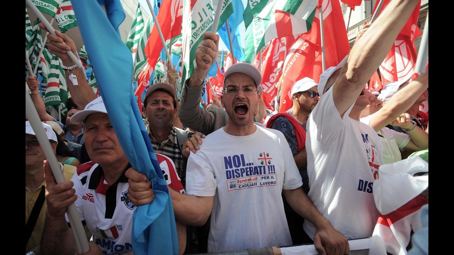 Sindacati edilizia in piazza: protesta contro corruzione e lavoro nero