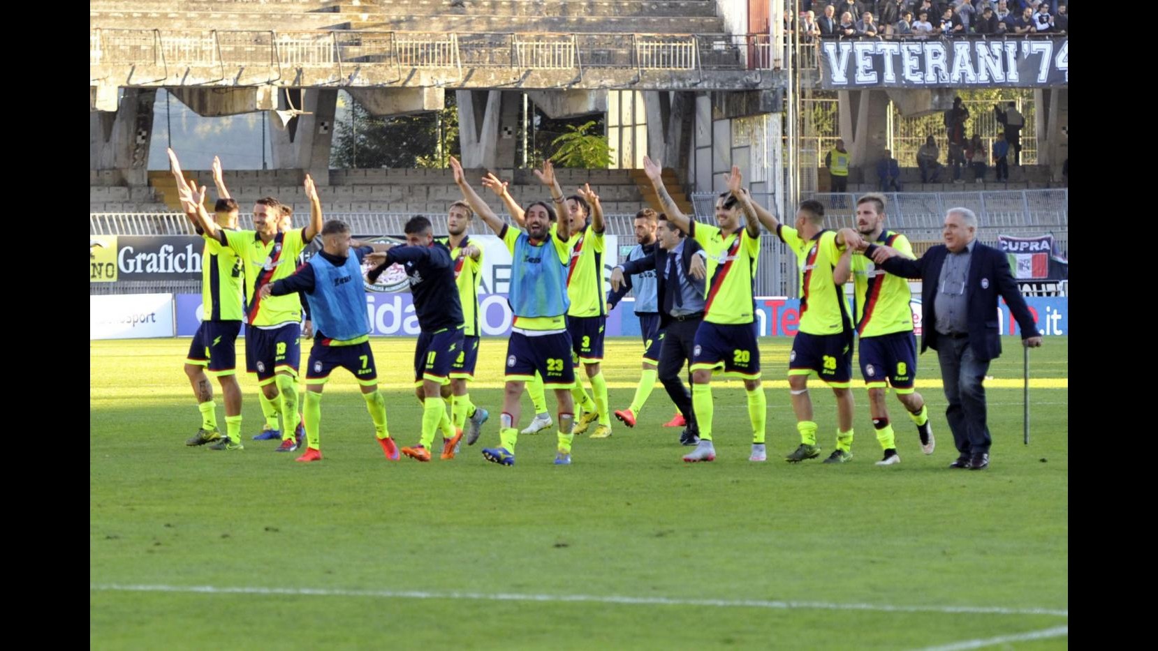 Serie B, Crotone vince e resta al comando. Poker Cagliari, bene Livorno