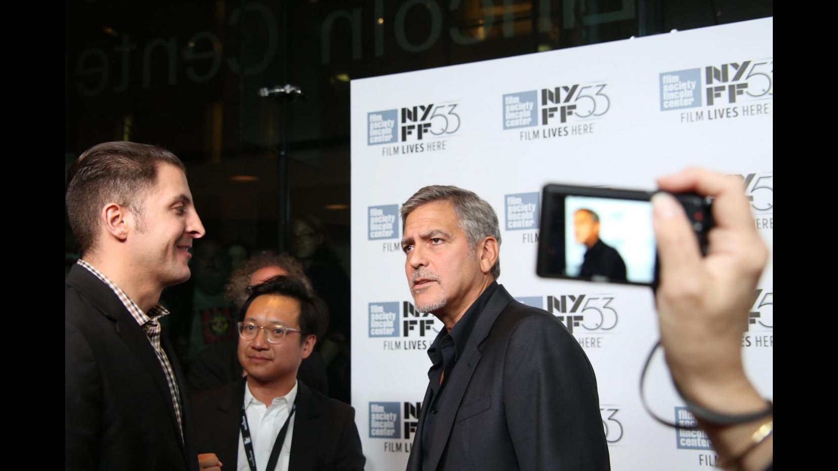 George Clooney e Amal a pranzo con Milliband: classe e fascino
