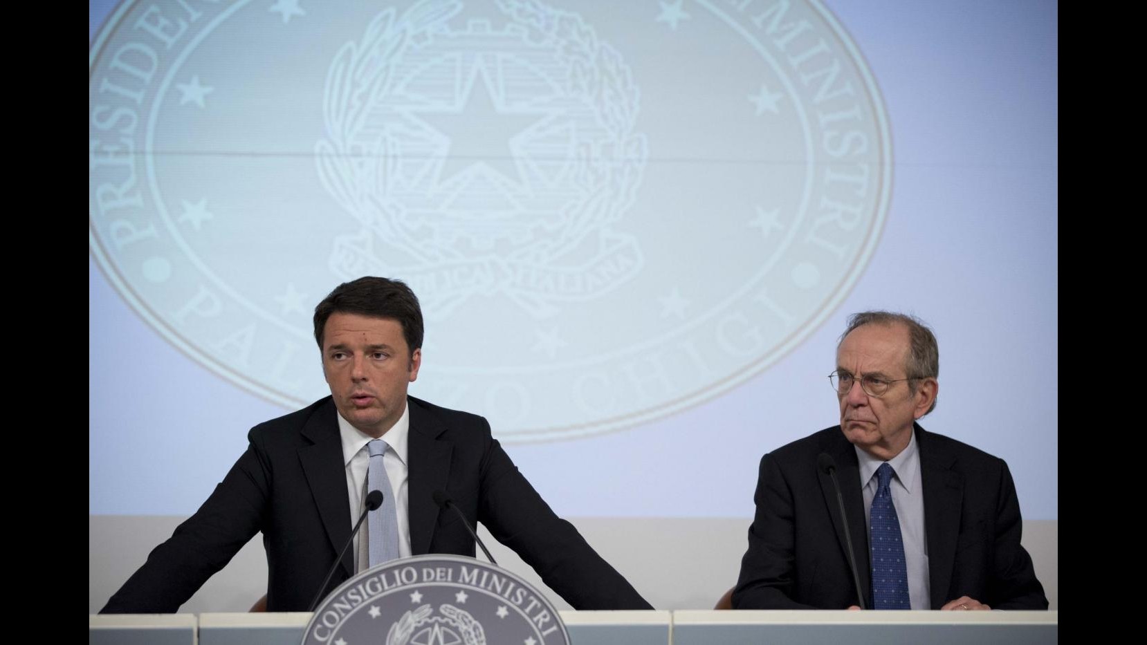 L. Stabilità alle Camere, Renzi: Di sinistra litigare su contante o finanziare sociale?