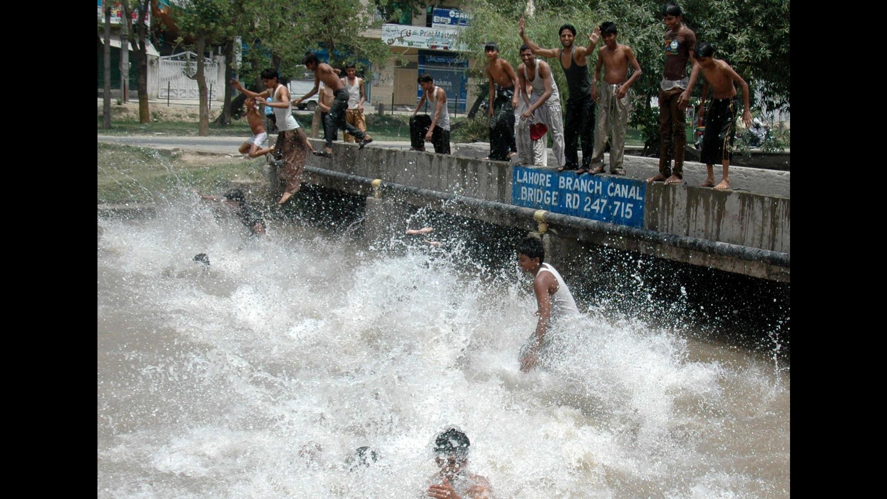 Caldo record sull’Italia: picchi fino a 45 gradi. La tregua solo a fine mese