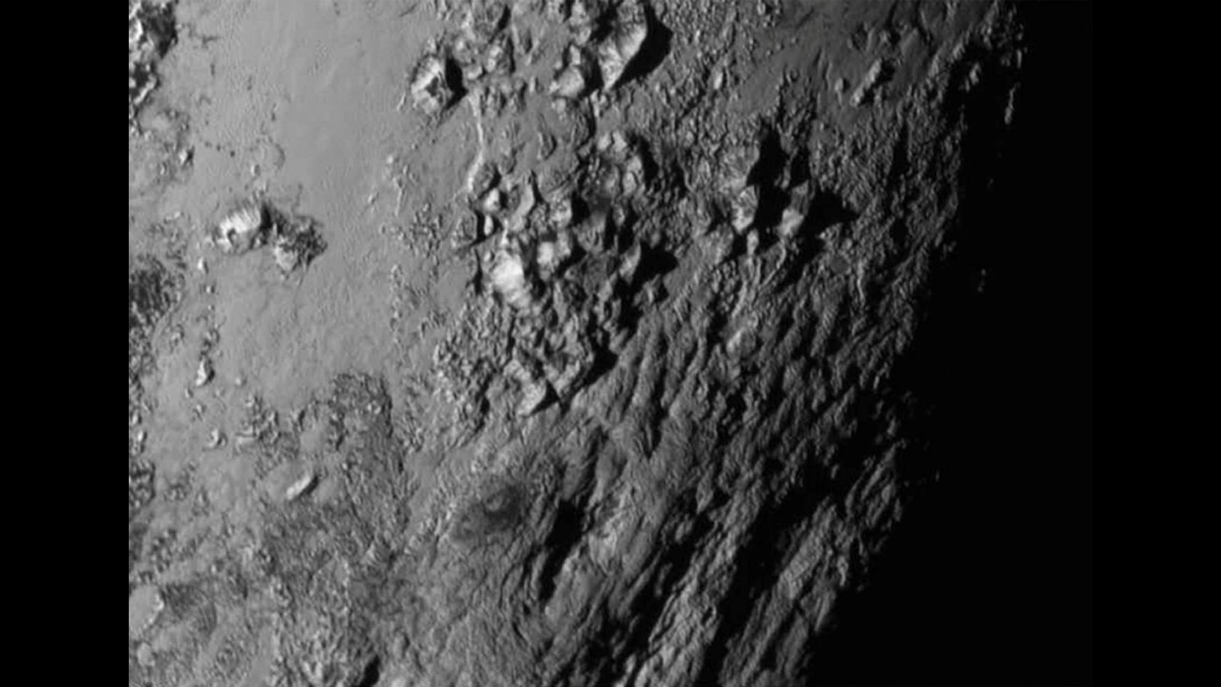 New Horizons immortala le montagne di Plutone