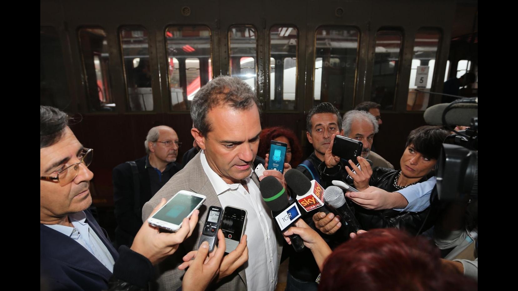 Why not, De Magistris a Renzi: Stai sereno, il sindaco di Napoli è stato assolto