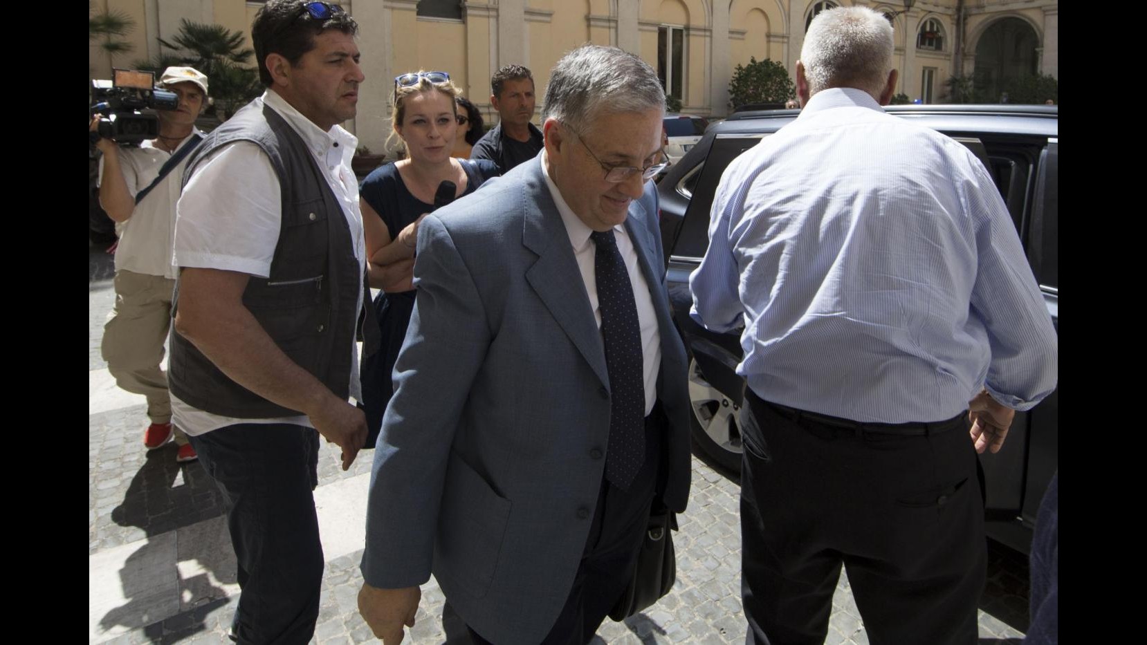 Roma, Pignatone: Da carte emerge deprimente corruzione quotidiana. Armani non coinvolto
