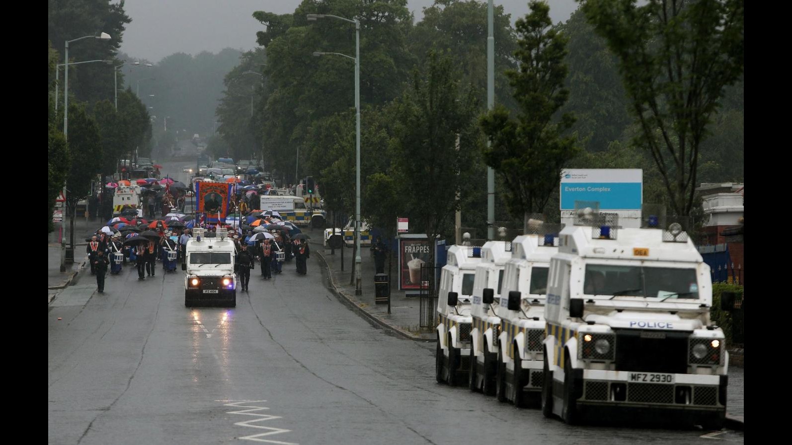 Nord Irlanda, scontri in marcia di protestanti a Belfast: 25 feriti