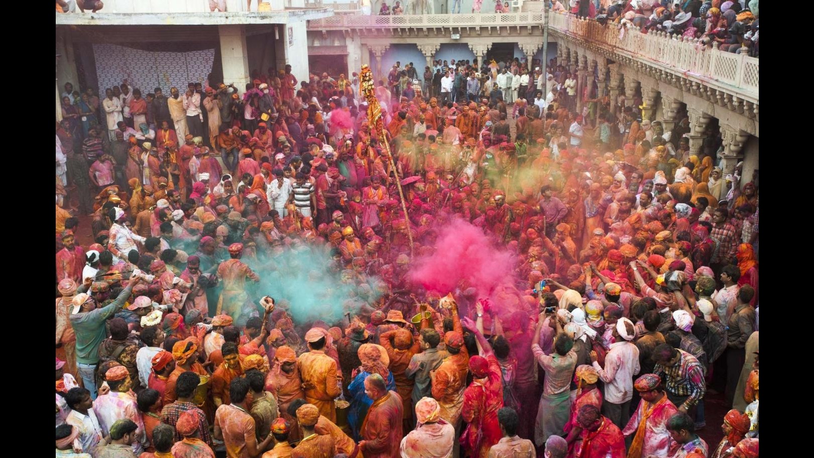 Calca a festival religioso sul fiume Godivari, almeno 30 morti nel Sud dell’India