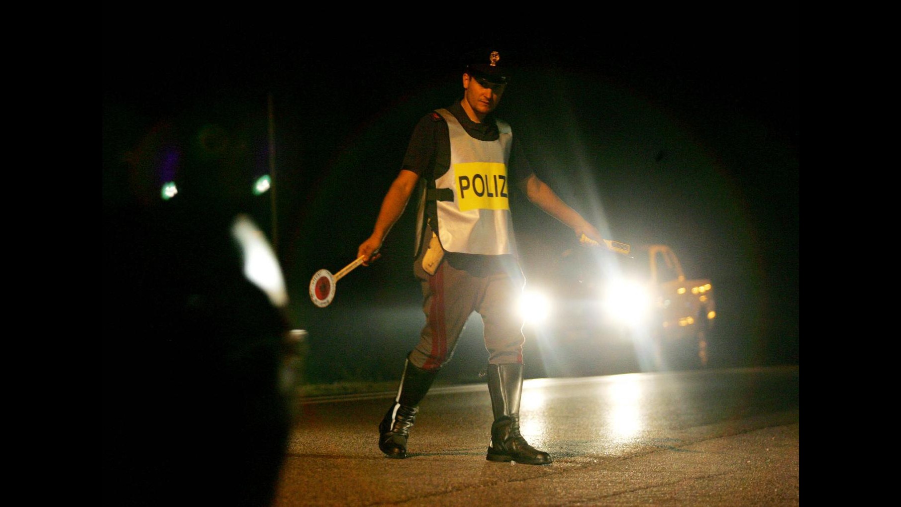Calcio, un tifoso arrestato e sei denunciati dalla polizia