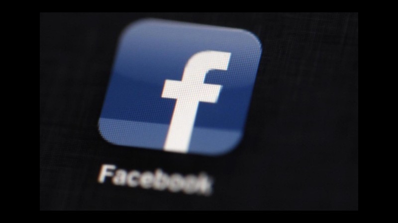 E se il governo ti spia su Facebook? Ecco una notifica