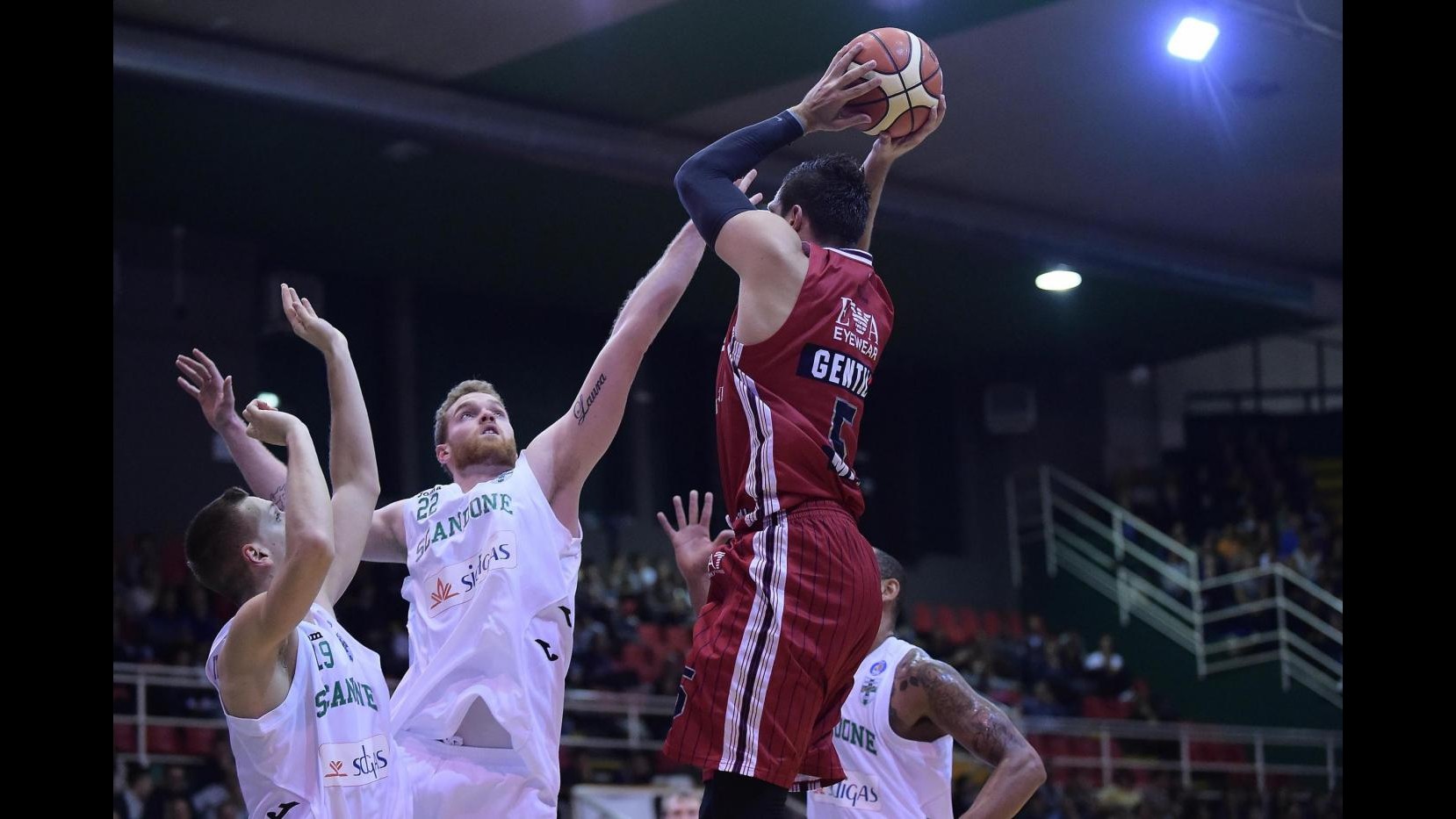 Basket, Serie A: L’Olimpia Milano domina Avellino 83-60