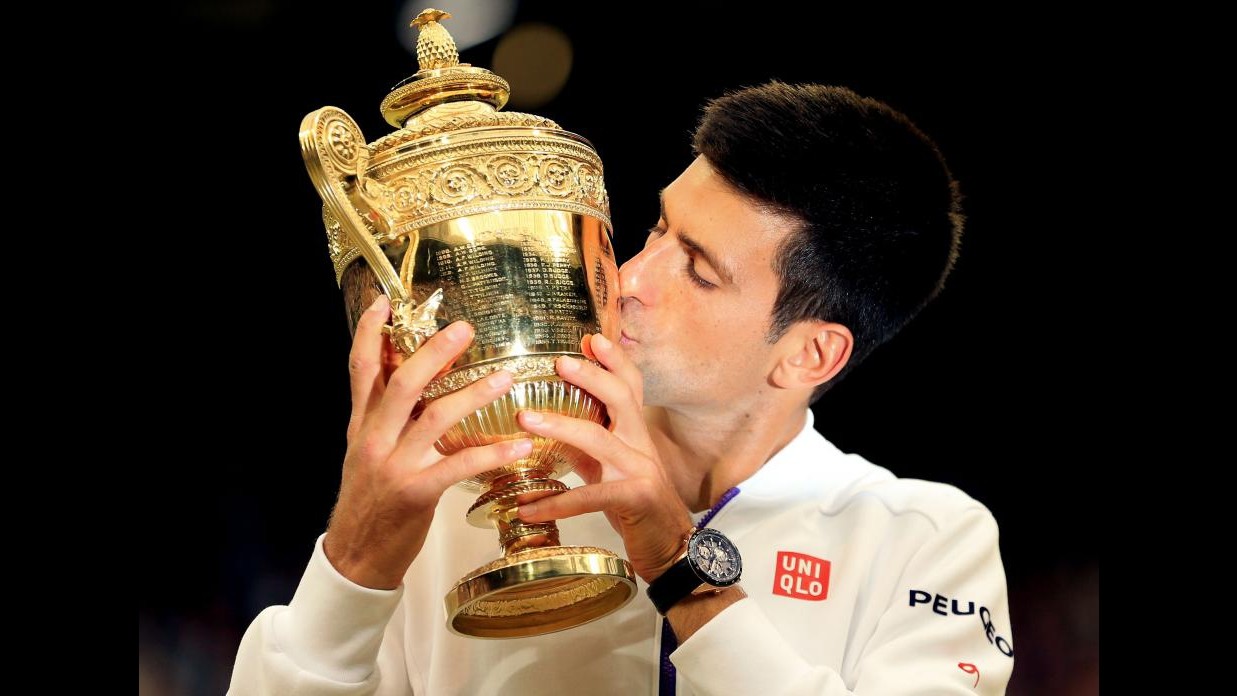 Tennis, Djokovic è il re di Wimbledon per la terza volta