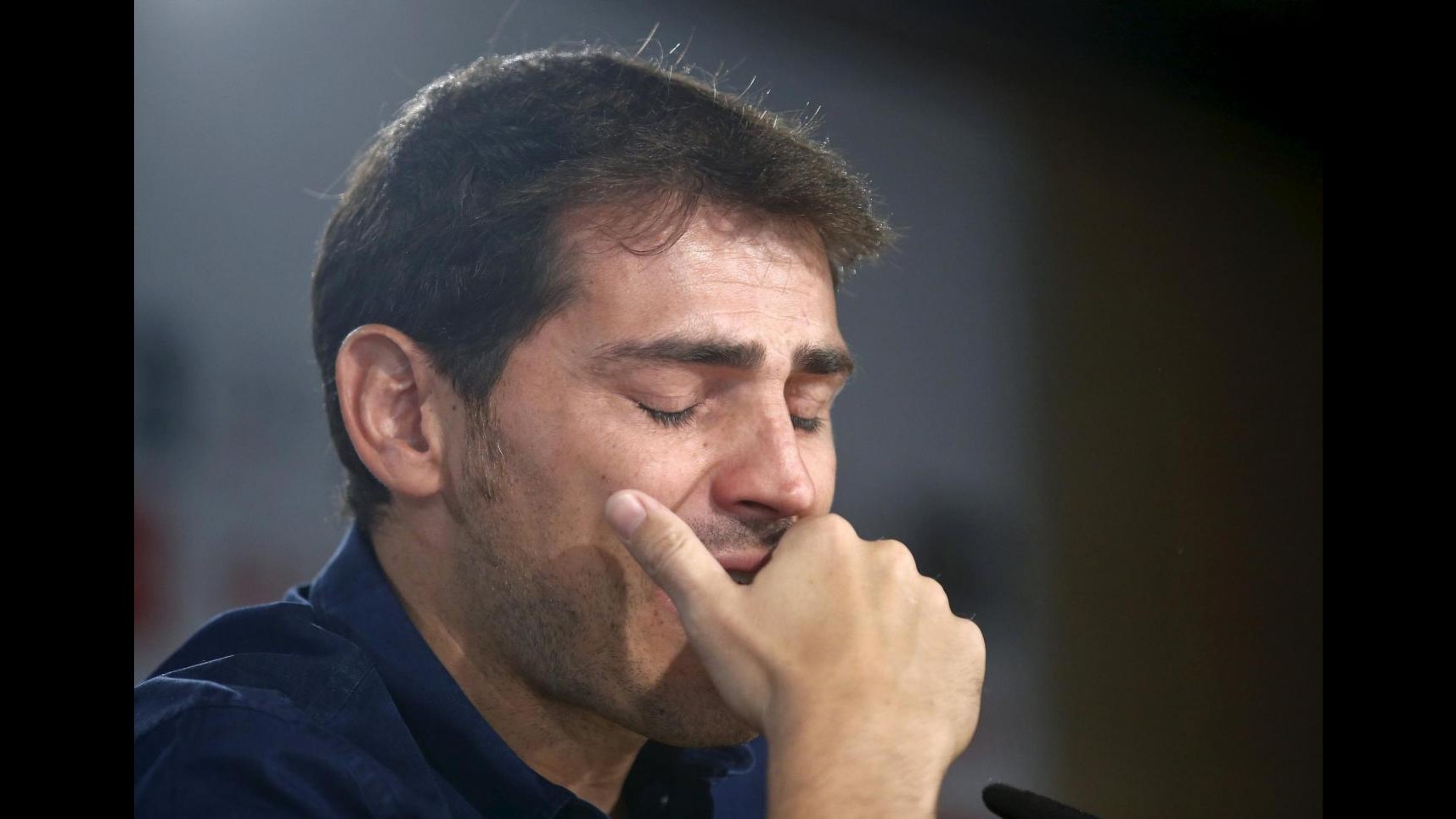 Iker Casillas saluta in lacrime il Real Madrid:  “C’est fini”