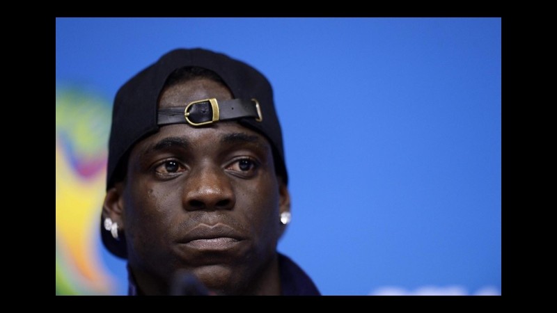 Calcio, il Liverpool esclude Balotelli dalla tournée all’estero