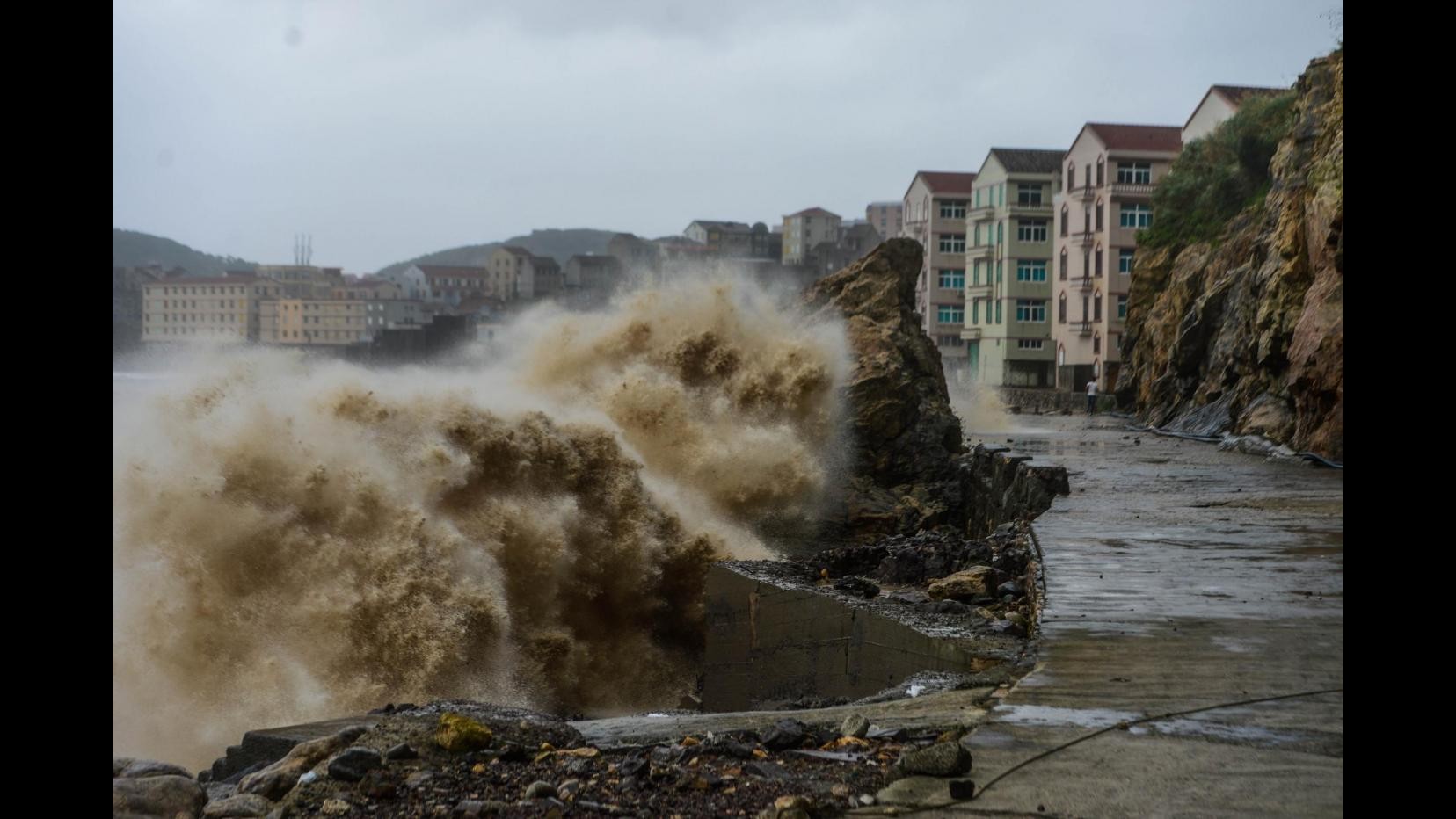 Un milione di evacuati e voli a terra in Cina a causa del tifone Chan-Hom