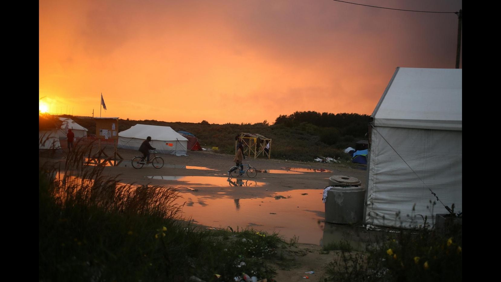 Migranti raddoppiati a 6mila in ‘giungla’ Calais in ultime 3 settimane