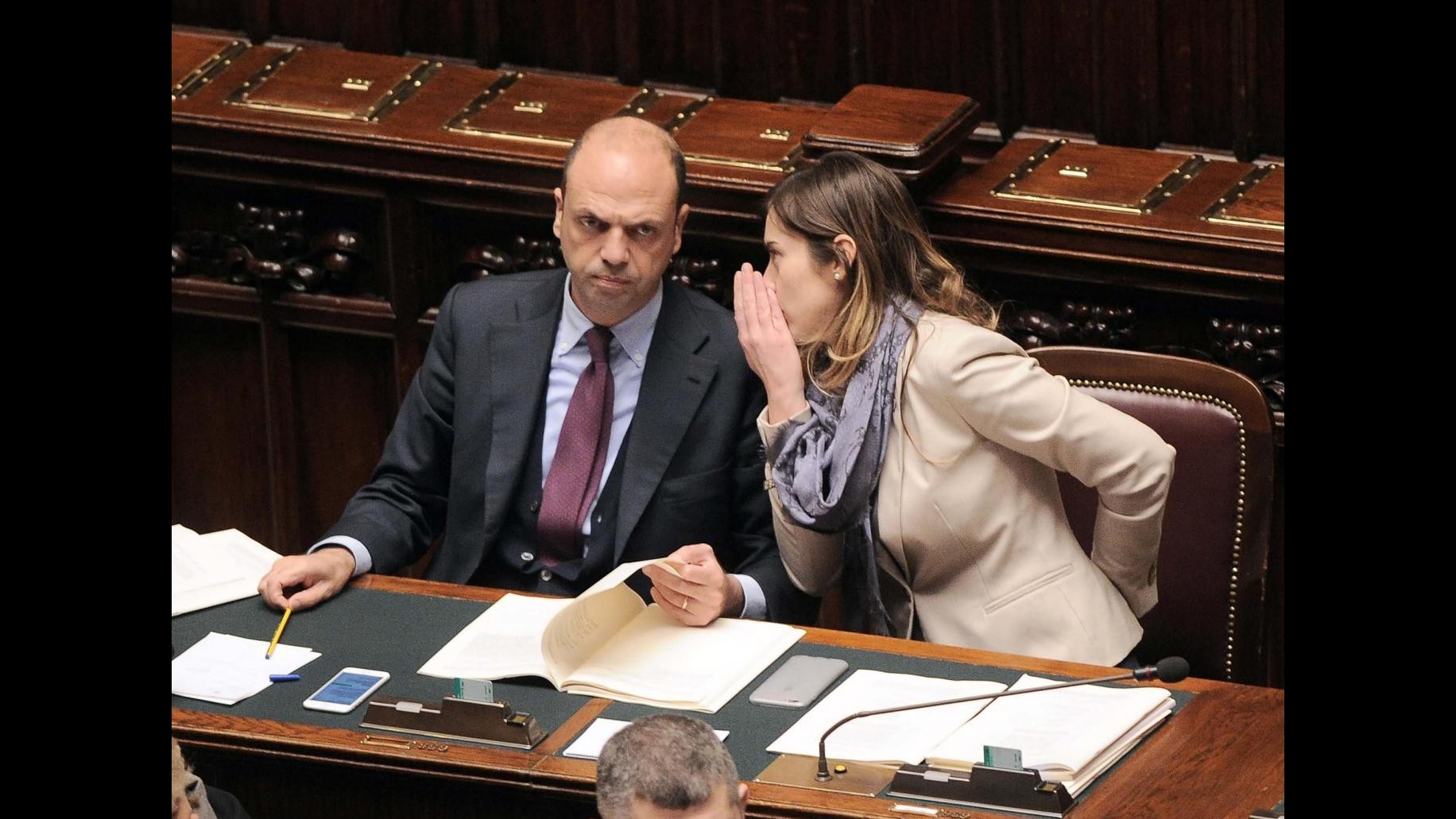 Scontro sulle unioni civili, Pd apre a M5S. Quagliariello: Via dal governo