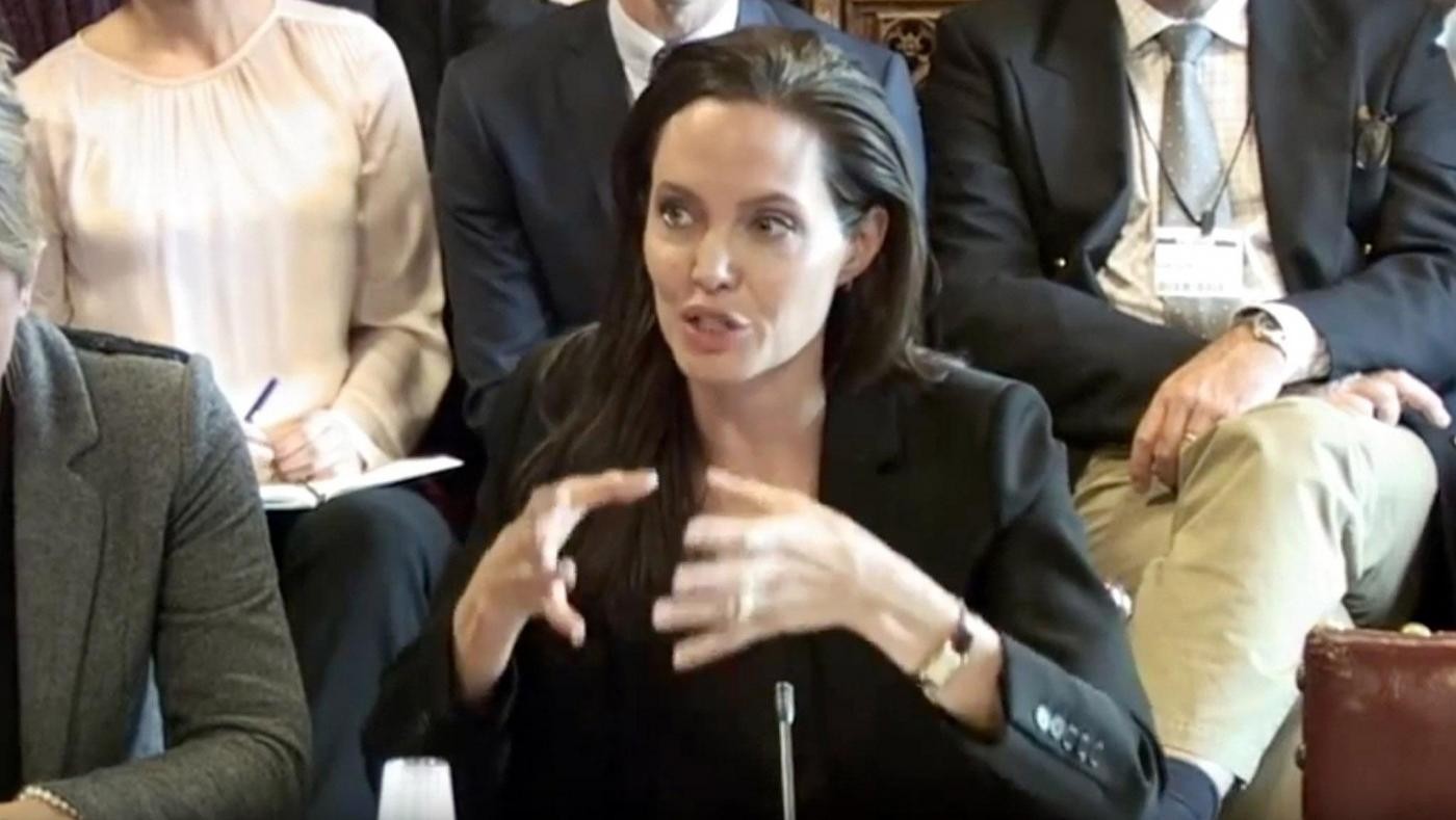 Angelina Jolie posa per Vogue e racconta il suo nuovo film ‘By the sea’
