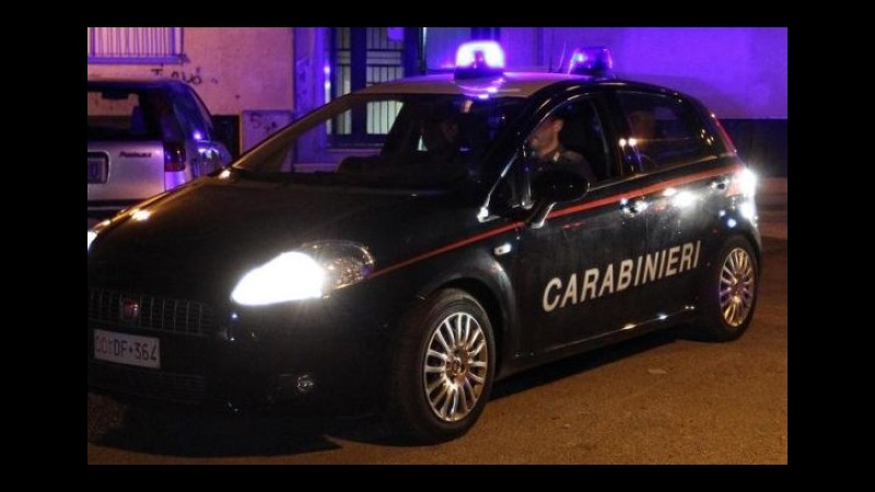 Bari, lancia scooter contro i carabinieri: arrestato