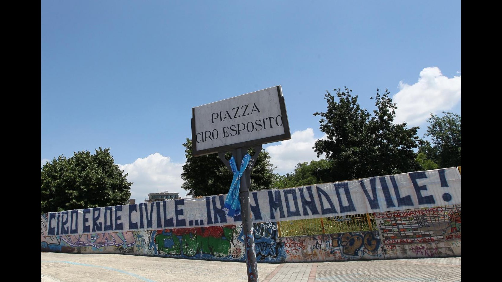 Governatore Campania De Luca incontra genitori Ciro Esposito