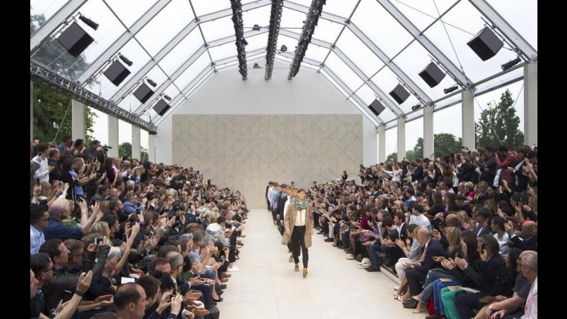 Luxottica rinnova accordo di licenza con Burberry fino a fine 2025