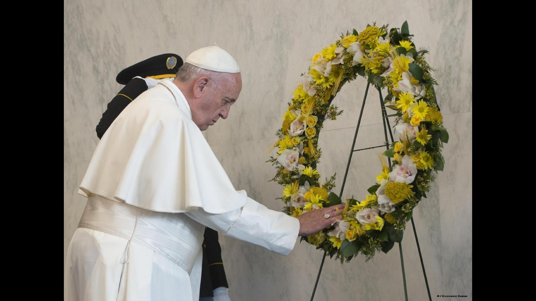Nuovo Vatileaks, il Papa: Amareggiato, ma sereno. Chaouqui: Non sono un corvo