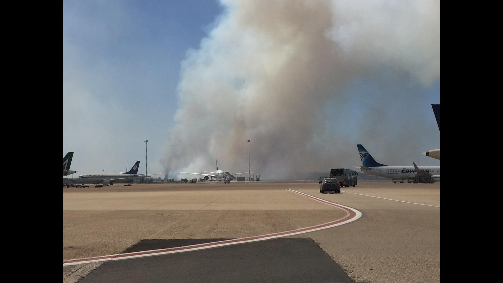 Roma, Forestale su incendio Fiumicino: Interessata area 16mila ettari