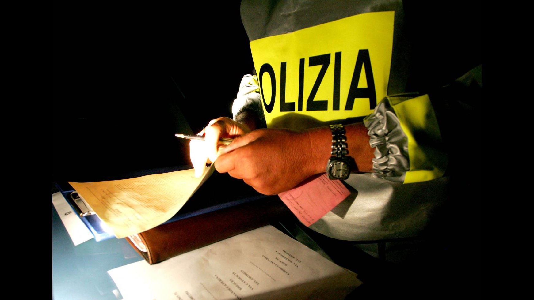 Caserta,falsi corsi guida per autotrasportatori:150 patenti sequestrate