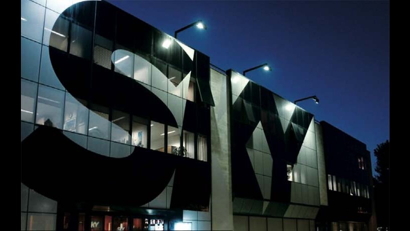 Sky: Salgono ricavi di esercizio, giù in Italia ma abbonati stabili