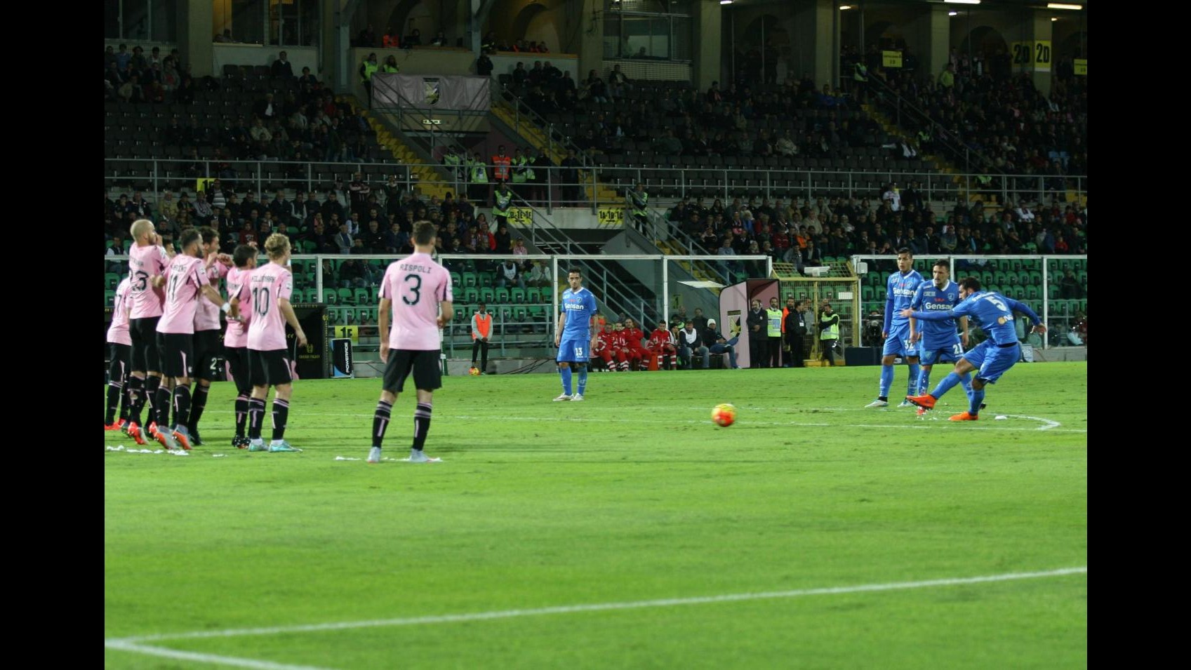Serie A, Saponara fa il Pirlo ed espugna Palermo. L’Empoli inguaia Iachini