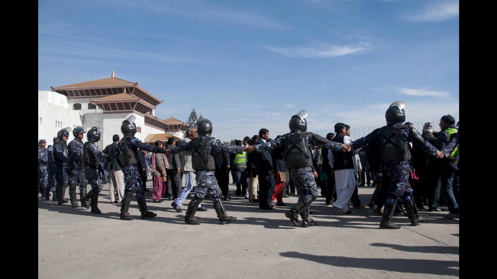 Nepal, proteste contro la nuova Costituzione: polizia uccide un indiano